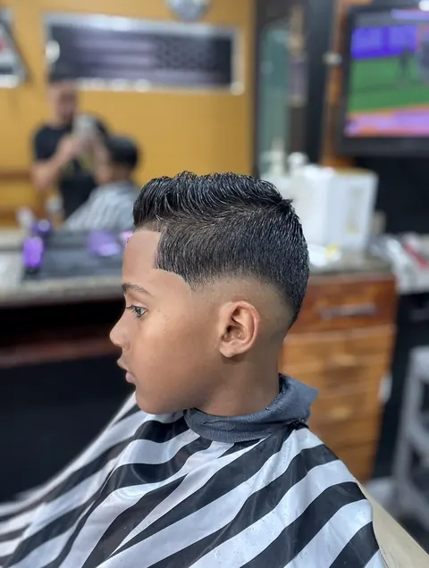 Corte infantil com degradê e a linha marcada na frente
